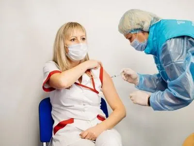 Около 42% непривитых от COVID-19 украинцев готовы вакцинироваться - ЮНИСЕФ