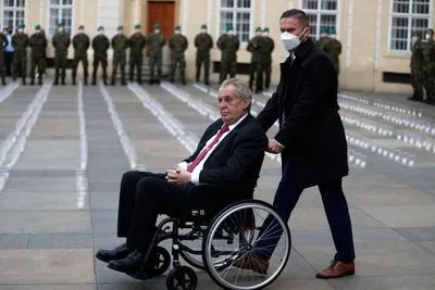 Президент Чехии Земан проходит реабилитацию в больнице на фоне острой политической ситуации в стране
