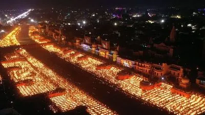 Индусы празднуют фестиваль огней на фоне опасений COVID-19