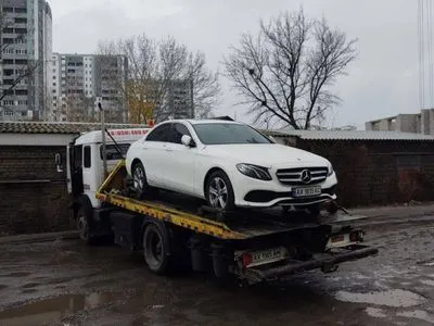 Первый автомобиль у водителя-должника изъяли в Харькове