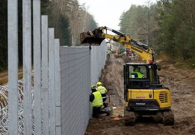Литва почала будівництво першої європейської стіни, щоб відлякати мігрантів із Білорусі