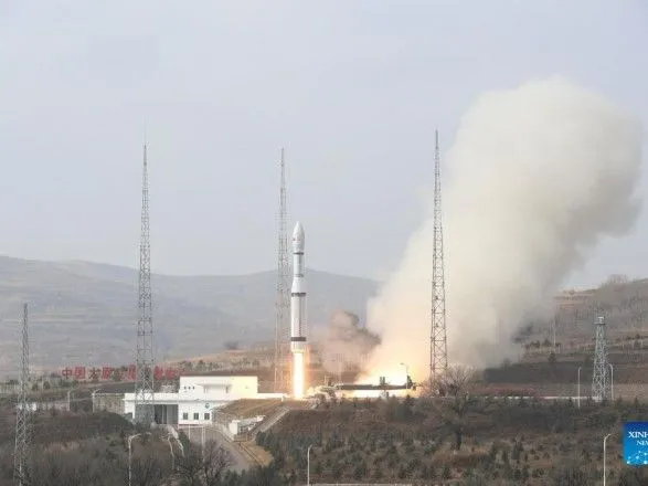 Перший у світі: в Китаї запустили дослідницький супутник