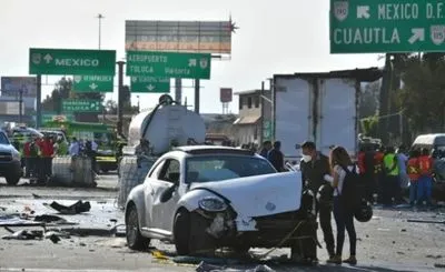 У передмісті Мехіко внаслідок ДТП загинули 19 людей