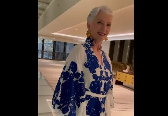 Мать Илона Маска надела платье украинского дизайнера
