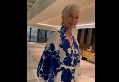 Мать Илона Маска надела платье украинского дизайнера