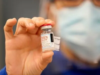 В Украину доставили около 3 млн доз вакцины Moderna