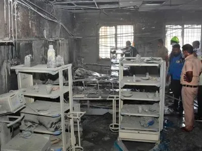 Щонайменше 11 людей загинули внаслідок пожежі в палаті COVID індійської лікарні