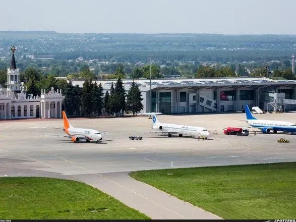 u-kharkovi-cherez-zagrozu-vibukhu-aeroportu-evakuyuvali-sotnyu-lyudey