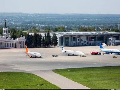В Харькове из-за сообщения о угрозе взрыва аэропорта эвакуировали сотню человек