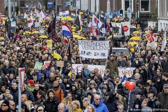u-gaazi-proyshli-masovi-protesti-proti-posilennya-zakhodiv-borotbi-z-pandemiyeyu