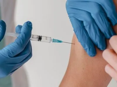 Канада разрешила бустерную прививку вакциной Pfizer для совершеннолетних
