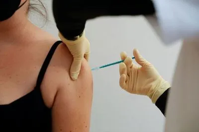 Німеччина рекомендує вакцину Pfizer тільки для людей до 30 років