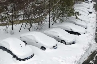 Снігова буря в Китаї забрала життя однієї людини. Школи та дороги досі закриті