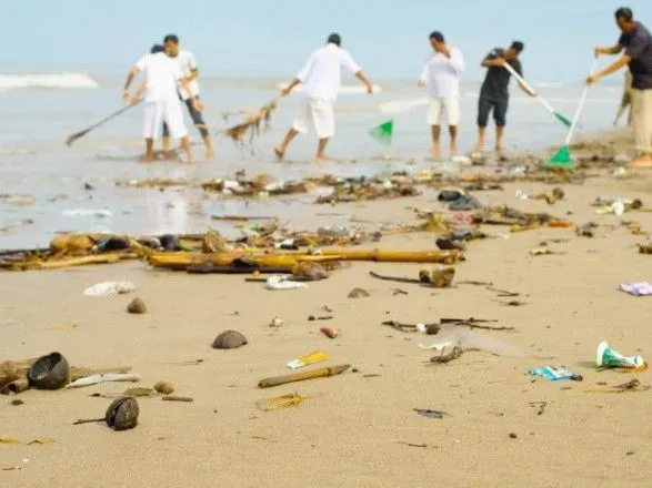 В Дании мусор с пляжа собирают и выбрасывают в море, на это тратят 150 тысяч долларов
