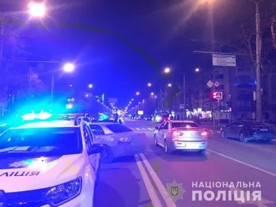 Возле перехода, где сбили двоих детей: в Харькове водитель наехал на полицейского, обоих госпитализировали