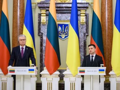 Зеленський зідзвонився з президентом Литви на тлі ситуації з мігрантами на кордоні з Білоруссю