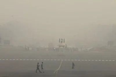 В Нью-Дели закроют школы. Вместо воздуха люди дышат смогом