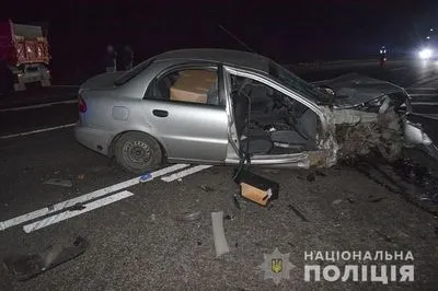 На Полтавщині сталася ДТП за участі двох легковиків та вантажівки – двоє людей постраждали