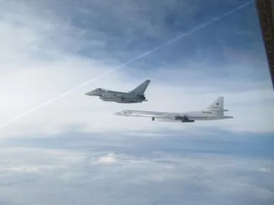 Британские истребители Typhoon были подняты в воздух для перехвата двух российских Ту-160