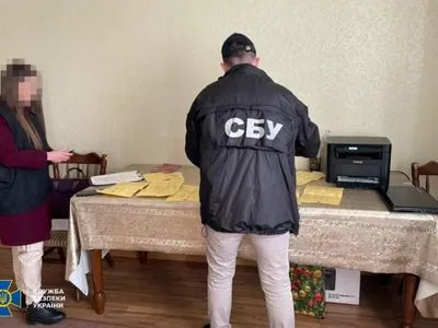 У трьох містах України викрили великі мережі COVID-аферистів