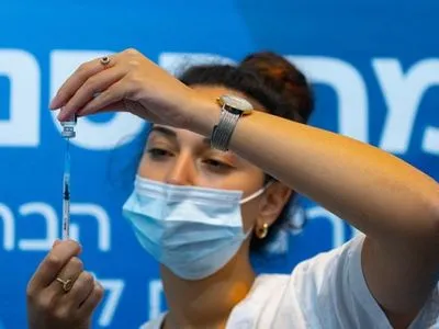 Ізраїль дозволив застосування вакцини Pfizer для дітей