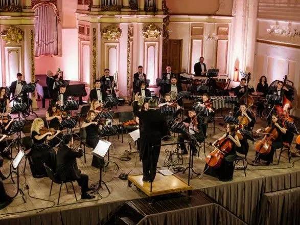 Музикантів львівського оркестру обікрали на гастролях у Нідерландах