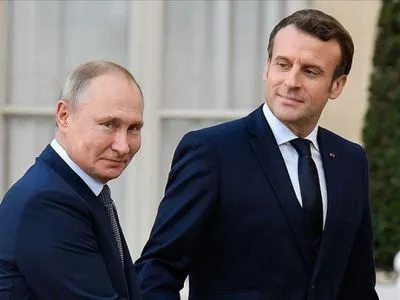 Макрон заявив Путіну, що Франція готова захищати територіальну цілісність України