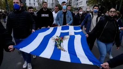 Греки устроили мирный марш в годовщину смертельного восстания