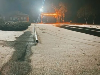 Не только в Карпатах: в ряде областей Украины пошел мокрый снег