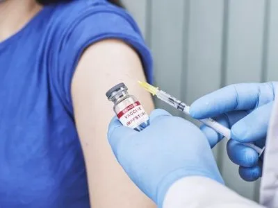 Вакцинація освітян: показник понад 90% фіксують у трьох областях