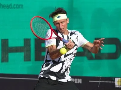 Теннисист Стаховский пробился в четвертьфинал соревнований во Франции
