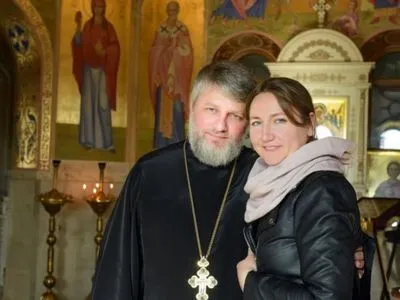 В Киеве дерево насмерть придавило женщину, погибшая была женой священника