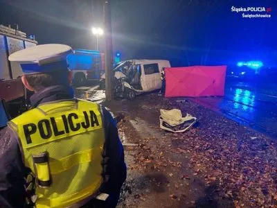 В Польше фургон врезался в трамвай: водитель-украинец погиб