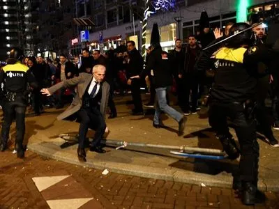 Ковидні протести в Роттердамі: близько семи людей постраждали внаслідок мітингів
