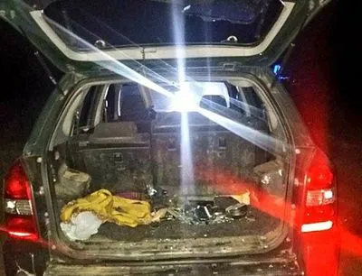На Миколаївщині мисливці обстріляли автівку чоловіка, бо вирішили, що той браконьєр