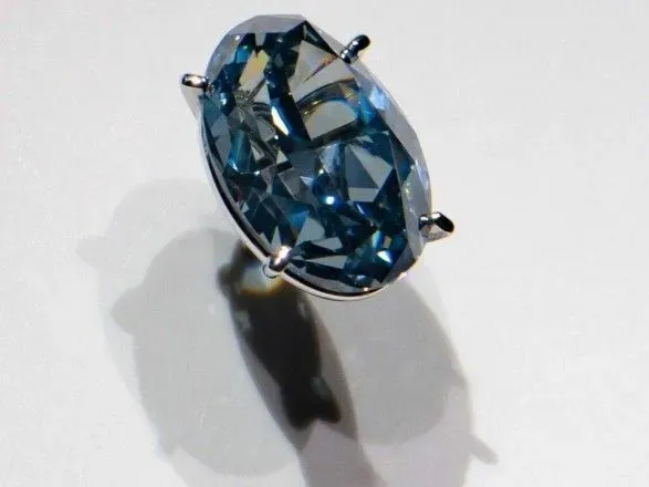 u-botsvani-znayshli-diamant-z-unikalnim-blakitnim-vidtinkom