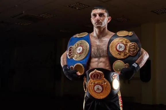 Бокс: українець вп'яте захистив титул чемпіона світу