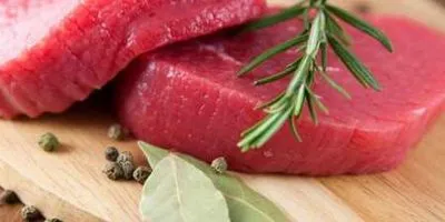 На Ровенщине информируют людей о связи между потреблением красного мяса и раком