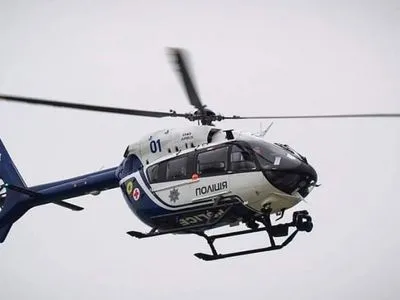 Поліцейський гелікоптер доставив до Львова 4-річну дівчинку з перитонітом
