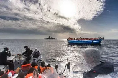 Понад 400 мігрантів врятували поблизу Канарських островів в Атлантиці