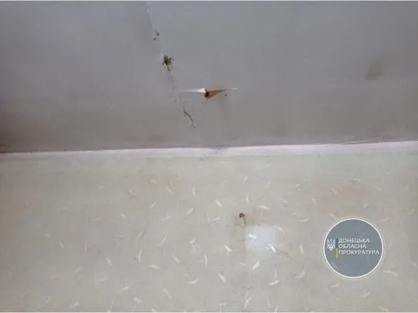 Бойовики обстріляли Красногорівку: снаряд влетів у житловий будинок