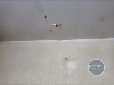 Бойовики обстріляли Красногорівку: снаряд влетів у житловий будинок