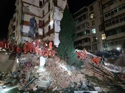 По меньшей мере 4 человека погибли в результате обвала общежития на юге Китая