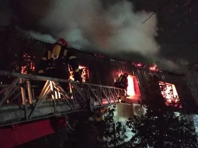 Масштабный пожар на столичной Дарнице потушили: понадобилось несколько часов