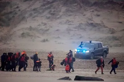 По меньшей мере 24 человека утонули пытаясь пересечь Ла-Манш на пути в Великобританию