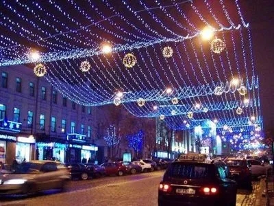 В Киеве уже начали монтаж праздничной новогодней иллюминации