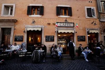 Італія обмежить доступ нещепленим проти COVID-19 людям до ресторанів та кінотеатрів