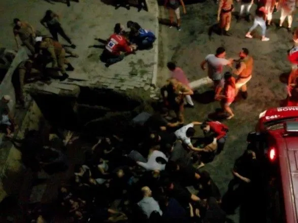 У Бразилії під час різдвяної вечірки десятки людей провалилися в яму