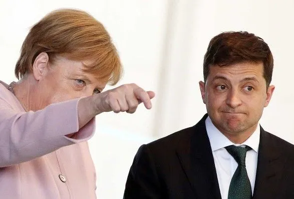 Зеленський у розмові з Меркель обговорив координацію зусиль через загрозу з боку РФ