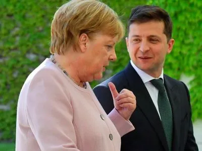 Меркель в розмові з Зеленським заявила, що посягання на суверенітет України не залишиться без наслідків